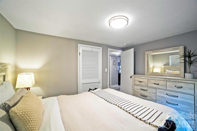 22 Glenview Place, Arden, NC 28704