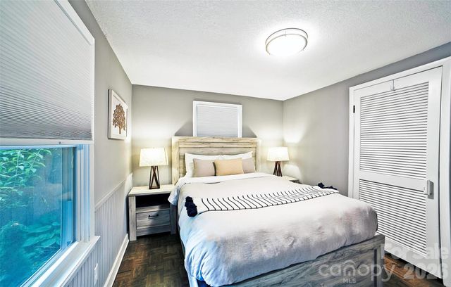 22 Glenview Place, Arden, NC 28704