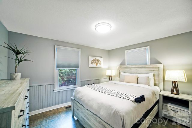 22 Glenview Place, Arden, NC 28704