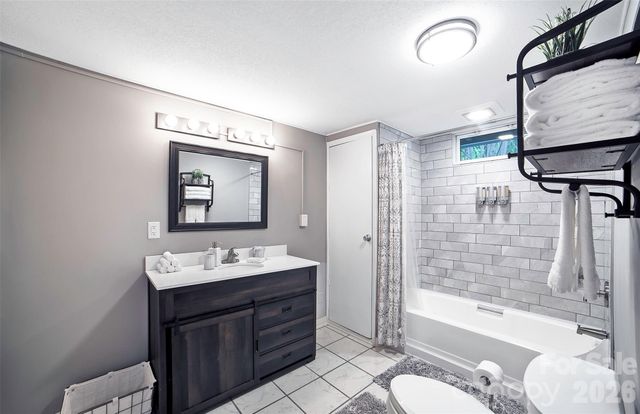 22 Glenview Place, Arden, NC 28704