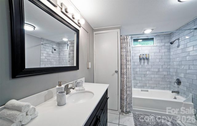 22 Glenview Place, Arden, NC 28704
