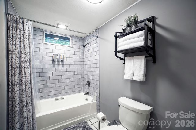 22 Glenview Place, Arden, NC 28704