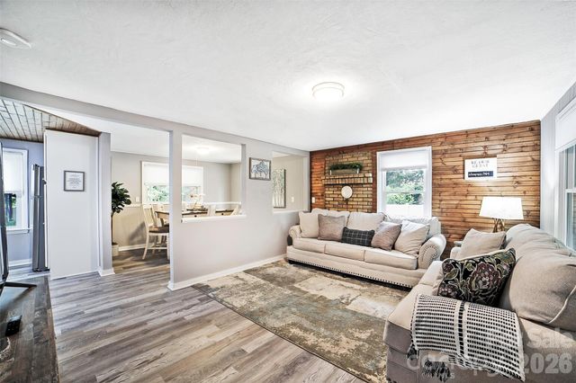 22 Glenview Place, Arden, NC 28704