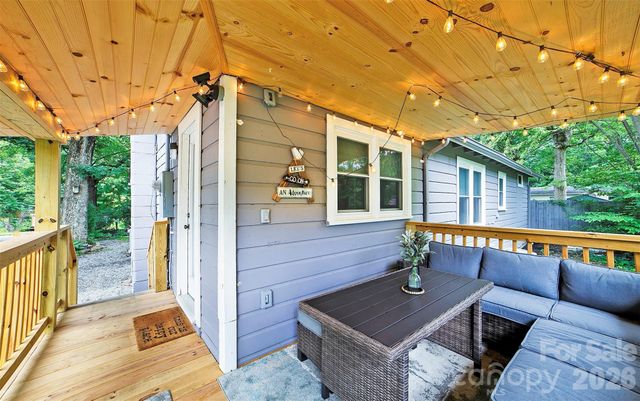 22 Glenview Place, Arden, NC 28704