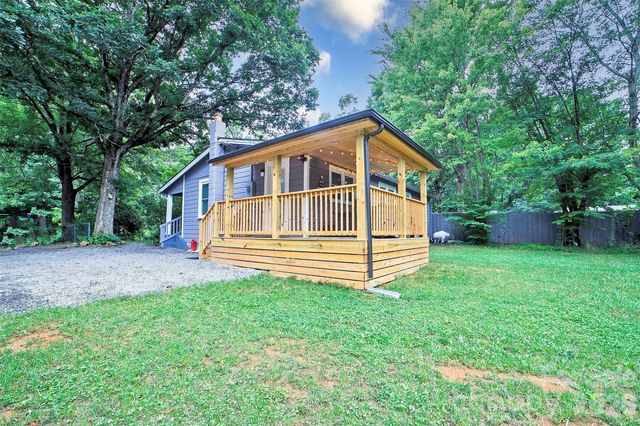 22 Glenview Place, Arden, NC 28704