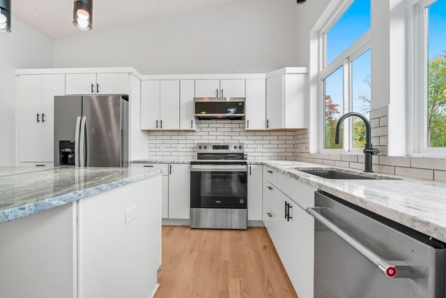 220 W 875 Road N, Valparaiso, IN 46385