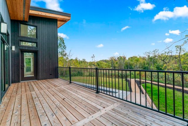 220 W 875 Road N, Valparaiso, IN 46385