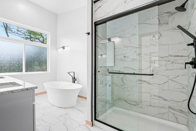 220 W 875 Road N, Valparaiso, IN 46385