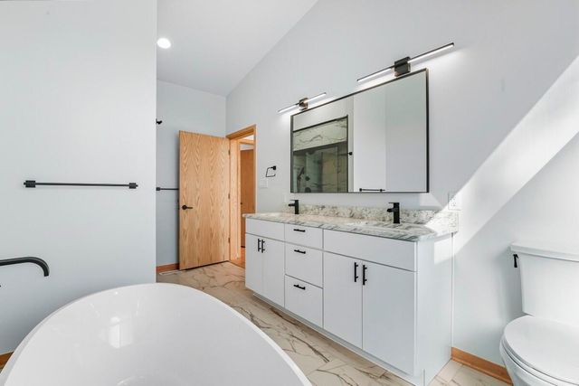 220 W 875 Road N, Valparaiso, IN 46385