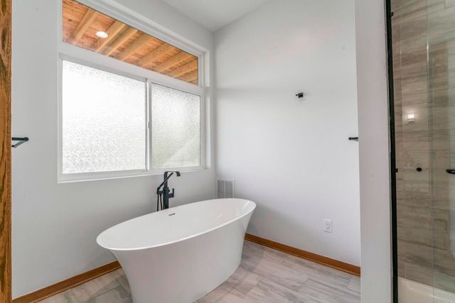 220 W 875 Road N, Valparaiso, IN 46385