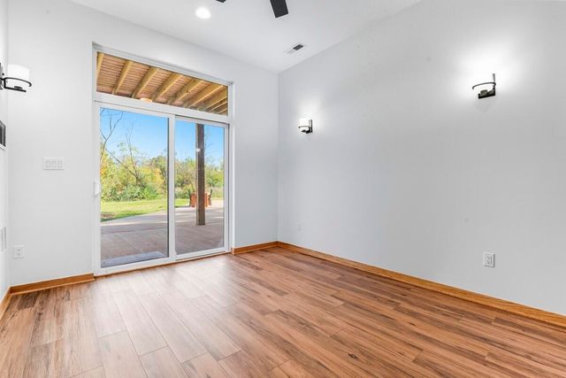 220 W 875 Road N, Valparaiso, IN 46385