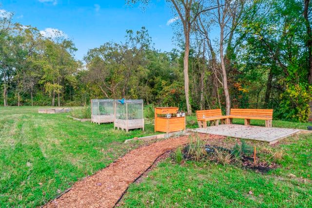 220 W 875 Road N, Valparaiso, IN 46385