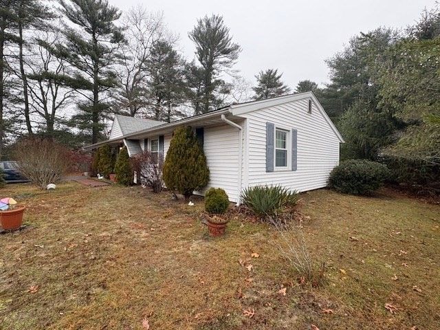 11 Acoaxet Ln, Wareham, MA 02576