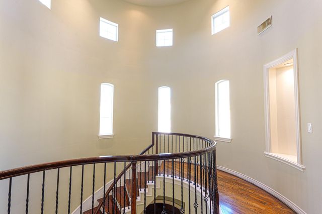 1314 Sherwood Springs Lane, Houston, TX 77043