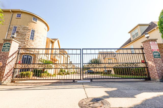 1314 Sherwood Springs Lane, Houston, TX 77043