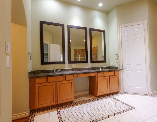 1314 Sherwood Springs Lane, Houston, TX 77043