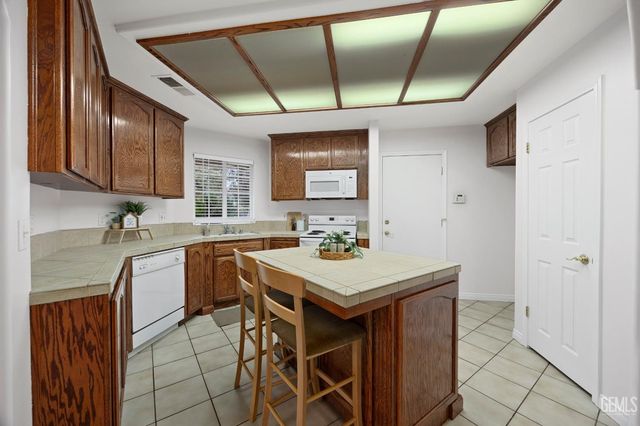 5719 Sarona Street, Bakersfield, CA 93308