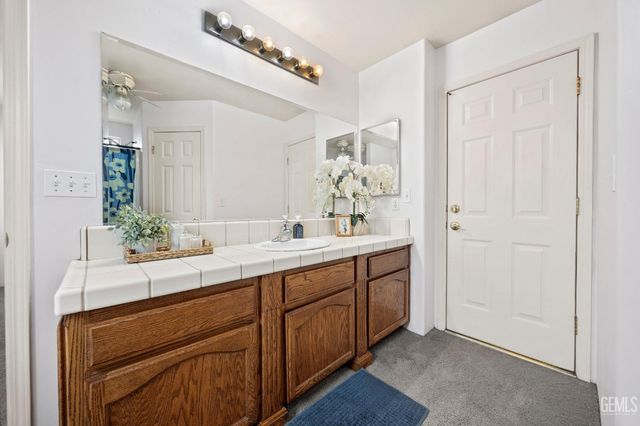 5719 Sarona Street, Bakersfield, CA 93308