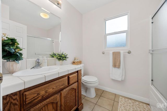 5719 Sarona Street, Bakersfield, CA 93308