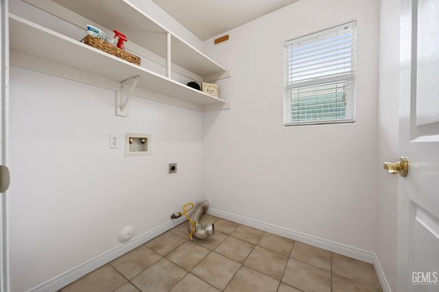 5719 Sarona Street, Bakersfield, CA 93308