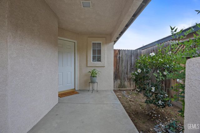 5719 Sarona Street, Bakersfield, CA 93308