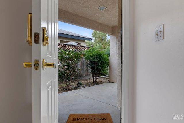 5719 Sarona Street, Bakersfield, CA 93308