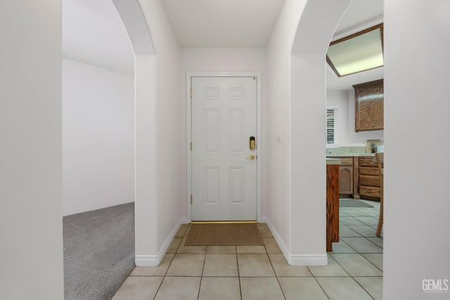 5719 Sarona Street, Bakersfield, CA 93308