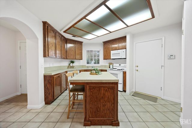 5719 Sarona Street, Bakersfield, CA 93308