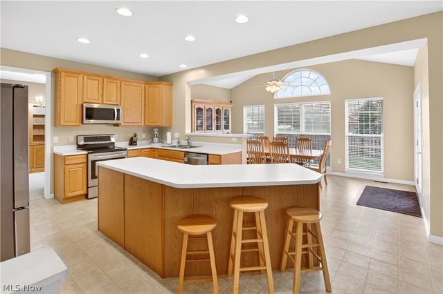 136 Stonesthrow Drive, Berea, OH 44017