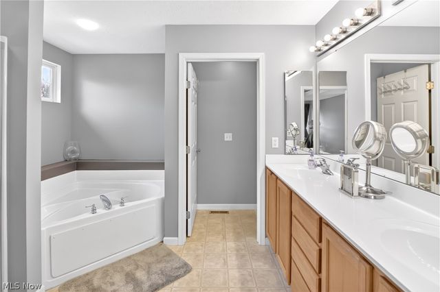 136 Stonesthrow Drive, Berea, OH 44017