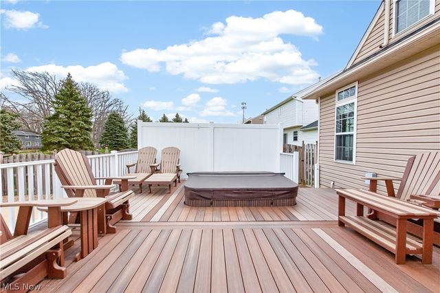 136 Stonesthrow Drive, Berea, OH 44017