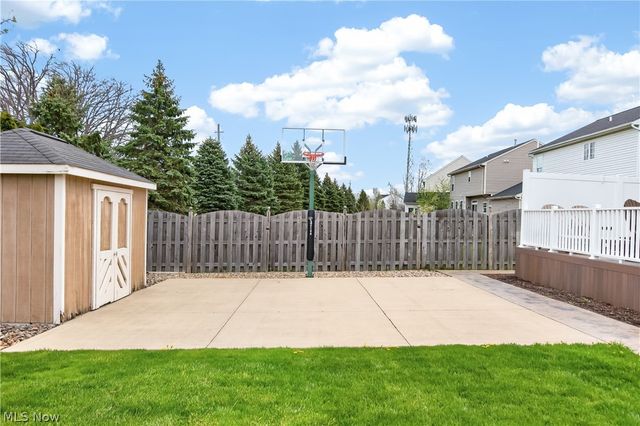 136 Stonesthrow Drive, Berea, OH 44017