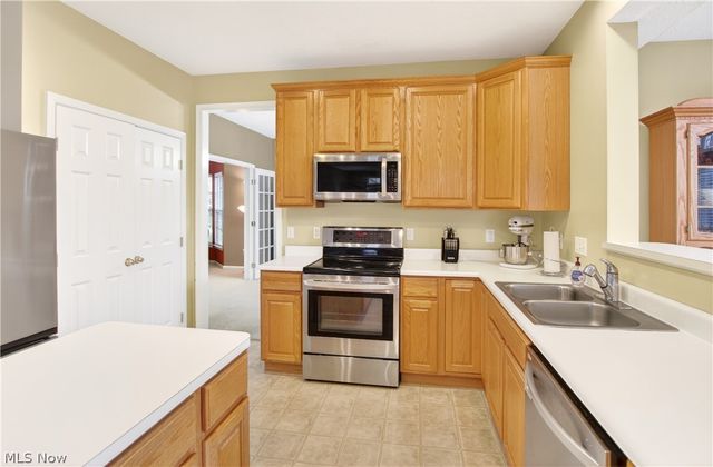 136 Stonesthrow Drive, Berea, OH 44017