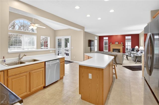 136 Stonesthrow Drive, Berea, OH 44017