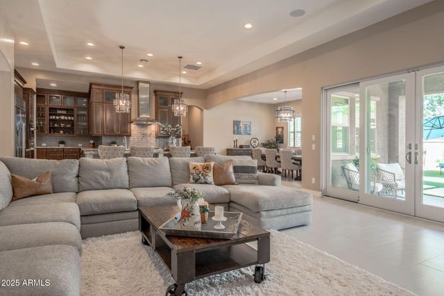 1988 E BLACKHAWK Drive, Gilbert, AZ 85298