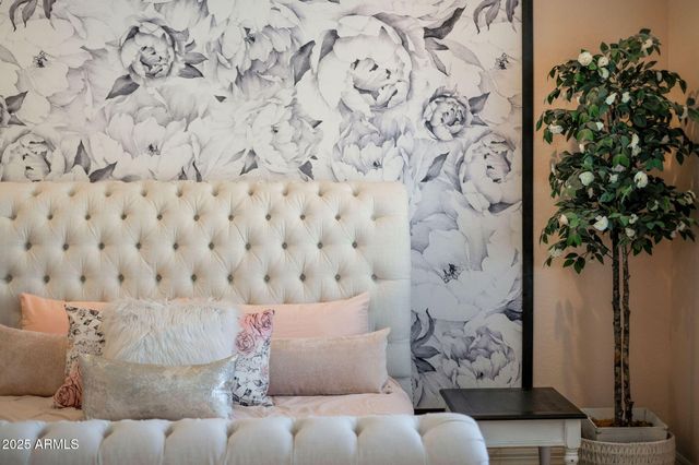 1988 E BLACKHAWK Drive, Gilbert, AZ 85298