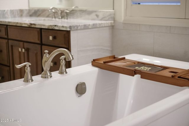 1988 E BLACKHAWK Drive, Gilbert, AZ 85298