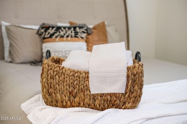 1988 E BLACKHAWK Drive, Gilbert, AZ 85298