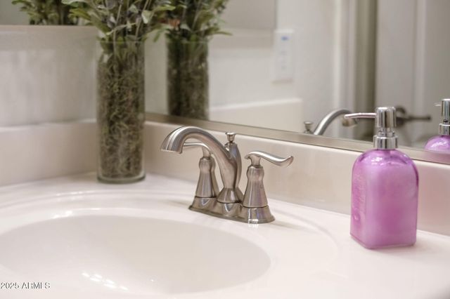 1988 E BLACKHAWK Drive, Gilbert, AZ 85298