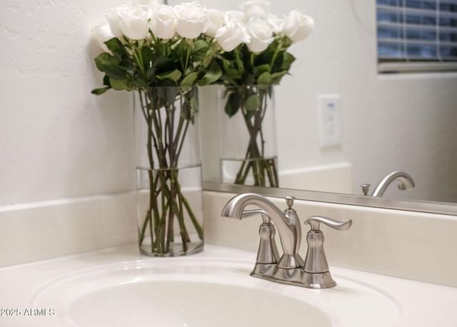 1988 E BLACKHAWK Drive, Gilbert, AZ 85298