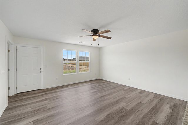 1218 Fountain Dr, Salina, KS 67401