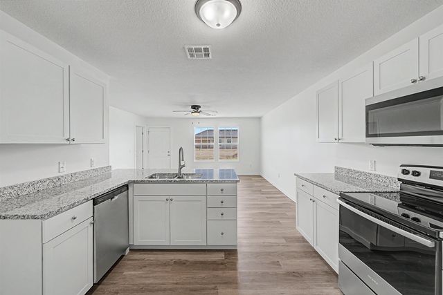 1218 Fountain Dr, Salina, KS 67401