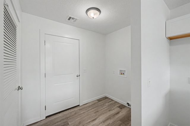 1218 Fountain Dr, Salina, KS 67401
