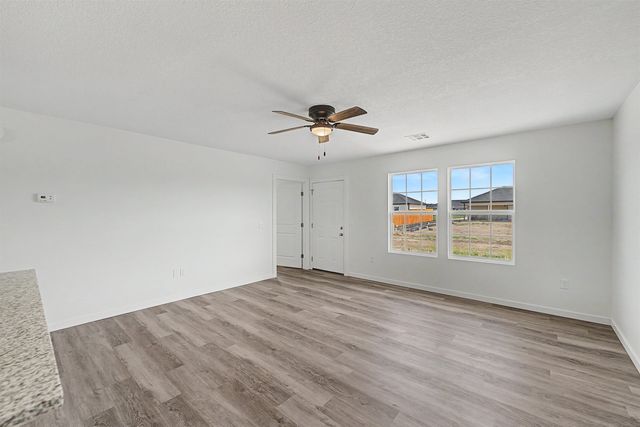 1218 Fountain Dr, Salina, KS 67401