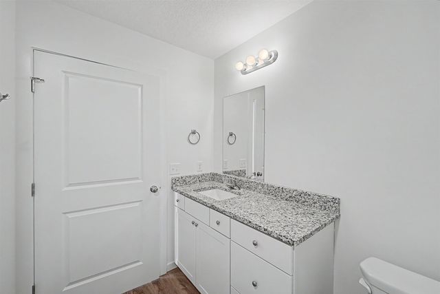 1218 Fountain Dr, Salina, KS 67401