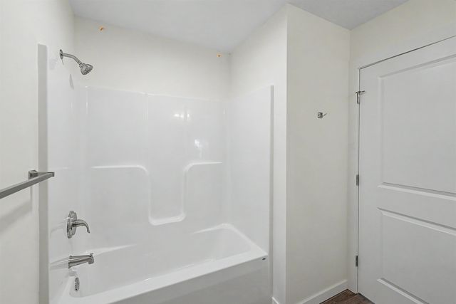 1218 Fountain Dr, Salina, KS 67401