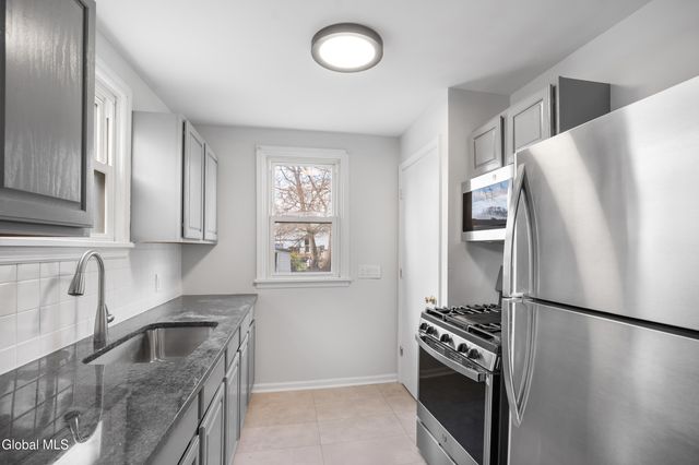 1264 Floral Avenue, Rotterdam, NY 12306