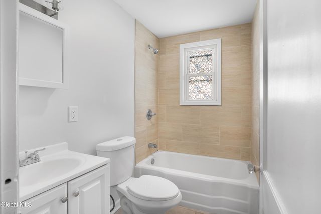 1264 Floral Avenue, Rotterdam, NY 12306