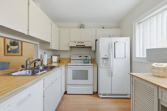 5765 GARDENS DRIVE, Sarasota, FL 34243