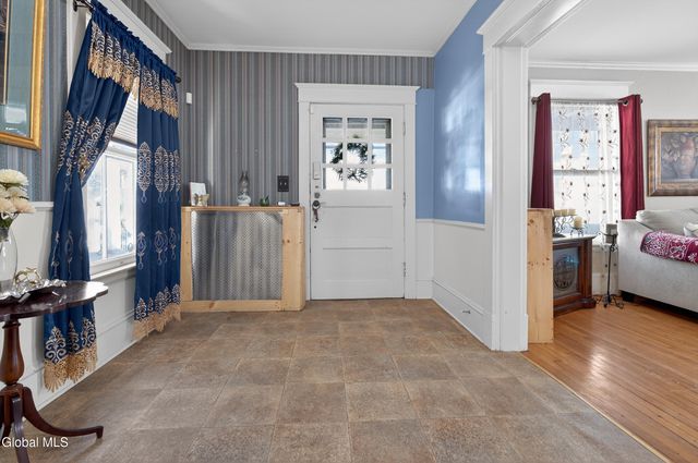 1096 Waverly Place, Schenectady, NY 12308